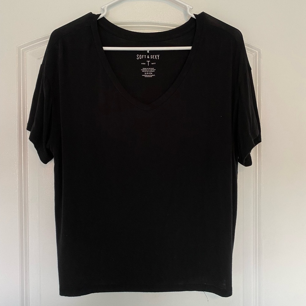 NEED TO SELL ASAP!!! Black, v neck American eagle top. Size small.
